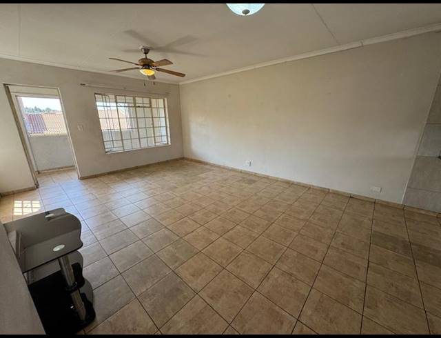 2 BEDROOM TOWNHOUSE FOR SALE IN FREEWAY PARK